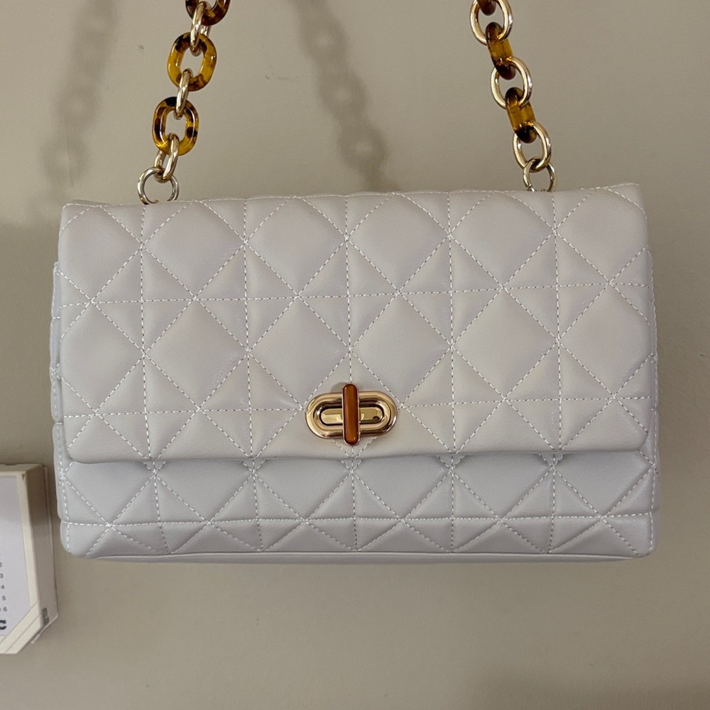 Quilted White Shoulder Bag with Gold-Tone Turn Lock. Hand made, genuine leather